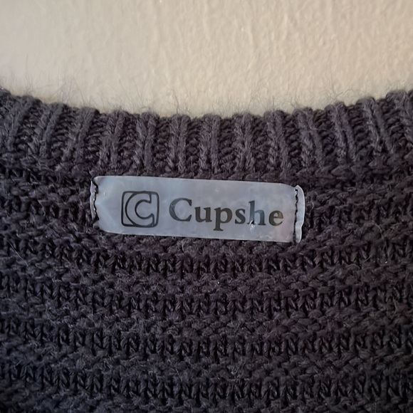 Cupshe short sleeve sweater buckles on side ribbed detail on sides and back - Picture 2 of 12